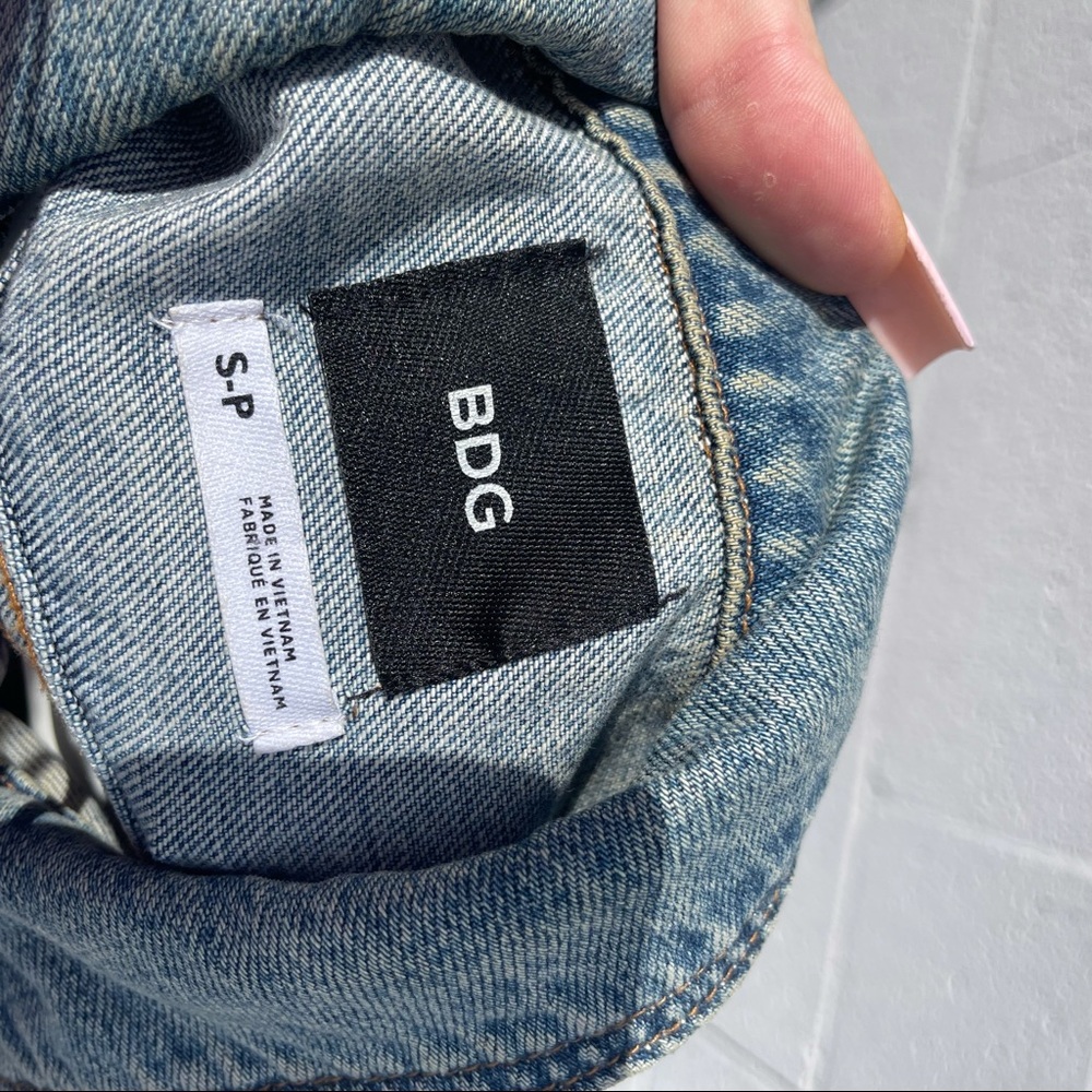 UO Embroidered Jean Jacket - Picture 3 of 7